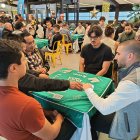 Matthew Heiss (i), frente a Javier Montero durante una de las partidas del Mundial de 40.