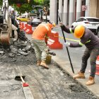 Los trabajos en la calle Pichincha, en el centro de Guayaquil, son parte de una renovación urbana en calle Panamá.