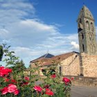 Vista de la Iglesia de Mombuey. La comarca de Sanabria, en Zamora, fue una de las más afectadas por los incendios durante el verano de 2025.