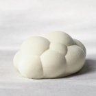 Descubre el significado cultural de esta tonalidad, su aplicación en moda y diseño de interiores