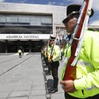 Afuera de la Asamblea hubo diversos actos por la fundación de Quito.