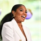 Samantha Johnson destaca como periodista en programas deportivos.