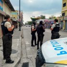 Agentes de la Policía Nacional recabaron indicios en la escena del crimen la tarde del miércoles.