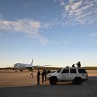 Un avión de Eastern Airlines que transportaba migrantes venezolanos repatriados aterriza en el Aeropuerto Internacional Simón Bolívar en Maiquetía, Venezuela, el 3 de diciembre de 2025.