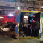 La chiva se volcó en la av. Naciones Unidas y dejó seis heridos. Los afectados celebraban por fiestas de Quito.