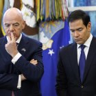 El presidente de la FIFA, Gianni Infantino (i), y el secretario de Estado de EE.UU., Marco Rubio, en una reunión a inicios de diciembre con el presidente de EE.UU., Trump.