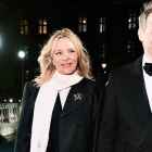 Kim Cattrall y su cuarto esposo, el ingeniero de sonido Russell Thomas, en el 2025 Fashion Awards in London.