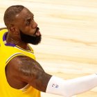 El jugador de los Angeles Lakers, LeBRon James, continúa siendo uno de los más destacados en la NBA, pese a su edad.
