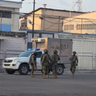 Según las primeras investigaciones policiales, los reos habían sido asfixiados.