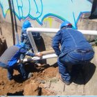 Se fabrica una pieza especial para sellar la rotura de la tubería.