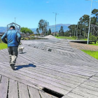 En el parque de La Luz las pasarelas están destruidas y en algunos sitios hay huecos.