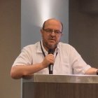 Dr. Santiago Carrasco denuncia corrupción y falta de gestión en el sistema de salud ecuatoriano.