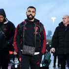 El jugador del Liverpool Mohamed Salah se presentó a los entrenamientos regulares y no está lesionado, aún así el equipo lo mantiene al marguen