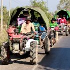 Un grupo de camboyanos evacuados de la zona de conflicto entre Tailandia y Camboya.
