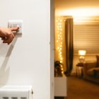 El incremento del consumo en diciembre exige hábitos seguros y eficientes para evitar sobrecargas y proteger el presupuesto familiar.