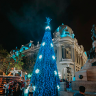 El Municipio de Guayaquil ha instalado árboles navideños en puntos del centro, norte y sur de la ciudad, como la Plaza de la Administración.