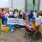 Pacientes renales bloquearon parcialmente la vía Babahoyo–Jujan para exigir kits de diálisis.