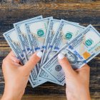 El salario básico unificado actual es de $470, en Ecuador.