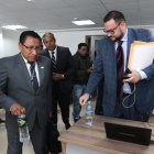 El abogado del Grupo Noboa, Fernando Yavar (derecha) se pronunció tras denuncia del correísmo por el caso Porsche