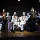 El elenco está integrado por Alfredo Espinosa como Olivia y Javier Taco como Viola/Cesario, acompañados por Pablo Aguirre, Juan Pablo Acosta, Javier Campaña, José Miguel Sandoval, Gonzalo Nuñez Caviedes, Andrés Oviedo, Isaac Montoya y el propio César Salazar.