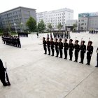 Miembros de la Guardia de Honor del Ejército Popular de Liberación (EPL) de China realizan ejercicios militares en Beijing, China, el 21 de julio de 2011.
