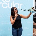 La obra ganadora, el guacamayo en movimiento de Gisella Matamoros, es una de las piezas que más interacción genera con los visitantes