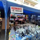 A lo largo de la Capitán Nájera hay ofertas desde $1. También se utiliza letreros para llamar la atención de clientes.