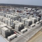 El Puerto de Posorja, actualmente se acerca a 1 millón de TEUS (contenedores de 20 pies); la meta es alcanzar los 1,4 millones.