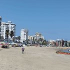 El balneario de Salinas espera a los turistas durante los días de descanso por Navidad y Fin de Año.