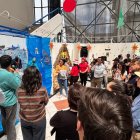 La tradicional exposición promueve la identidad cultural, la fe y el uso de materiales reciclados como parte del compromiso institucional.