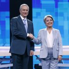 Los candidatos a la Presidencia de Chile: Jeannette Jara (d), por el partido Unidad por Chile, y José Antonio Kast, por el Partido Republicano y Social Cristiano.