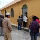 Vecinos se reunieron para evaluar los daños y coordinar medidas de seguridad.