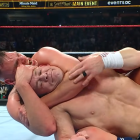 John Cena se rindió por sumisión, con una sonrisa en el rostro.