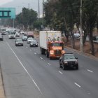 El siniestro vial, en el que un motociclista atropelló a un peatón, ocurrió en vía a la costa. La víctima falleció.