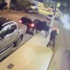 Al menos cuatro sujetos estaban en el vehículo, cuyos ocupantes intentaron interceptar a un transeúnte en la ciudadela Olivos 2, en Los Ceibos.