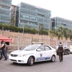 En el complejo judicial de la Florida Norte se registró el incidente donde un grupo de sujetos se llevó a la fuerza a un motociclista detenido por atropellar a un peatón.