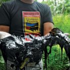 Las comunidades de la Amazonía muestran el daño de la petrolera al medio ambiente.