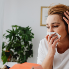 Referencial.Una persona con síntomas gripales, como congestión y malestar, posibles señales de la variante H3N2 en Ecuador.