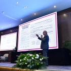 Dahik alertó en la UEES sobre el impacto social de la política fiscal, salarial y laboral bajo el actual modelo económico.