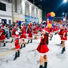 La ciudadanía en Playas disfrutó del pregón navideño que recorrió algunas calles del cantón.