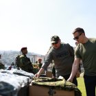 Daniel Noboa durante la ceremonia de entrega de equipos de dotación militar.