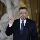 Fotografía del presidente de Costa Rica, Rodrigo Chaves, hablando durante una declaración oficial en el Teatro Nacional, en San José (Costa Rica).