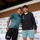 Los jugadores del pádel Federico Chingiotto (i) y Agustín Tapia disputarán un partido de exhibición en Quito.