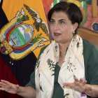 La canciller del Ecuador, Gabriela Sommerfeld, habla durante una entrevista con EFE.