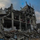 Imagen de 13 de diciembre de 2025 de un edificio parcialmente destruido en Gaza.