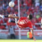 Santiago Montiel ganó el premio Puskás por su "chilena" ante Independiente Rivadavia de Mendoza.