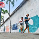 Artistas empezaron a repintar el muro de la calle Loja, entre avenida Malecón y Vicente Rocafuerte, donde se borraron grafitis que fueron hechos desde 2020.