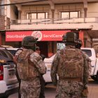 Militares llegaron a la escena del crimen en Samanes 4 para reforzar la seguridad mientras la Policía realizaba las primeras diligencias tras el asesinato de Mario Pineida.