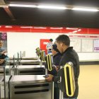 Sistema. Actualmente, solo en el Metro de Quito funciona el Sistema Integrado de Recaudo (SIR). Falta que se integren los servicios privados y municipales.