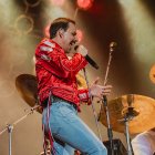 El cantante Pablo Padín personifica a Freddie Mercury en el show "God save the Queen".